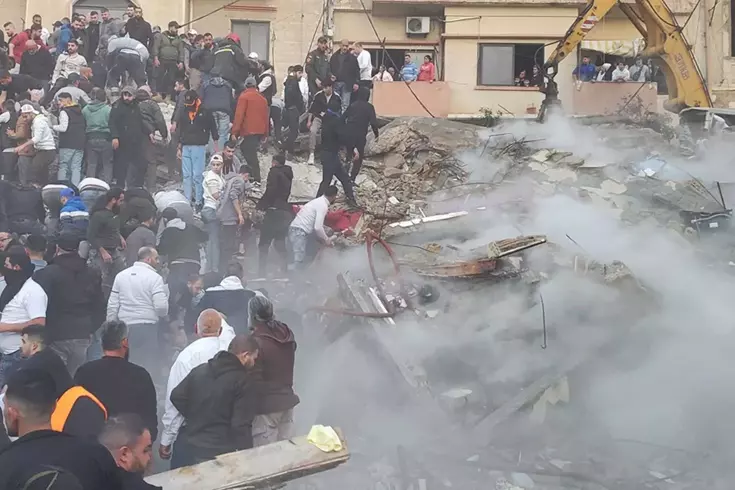 Lübnan'ın kuzeyindeki Trablusşam'da eski bir bina çöktü: 6 ölü, 7 yaralı