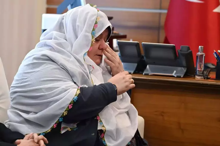 Kıyafeti nedeniyle hedef alınan Mihalgazi Belediye Başkanı Zeynep Güneş'i en çok üzen cümle! Gözyaşlarını tutamadı