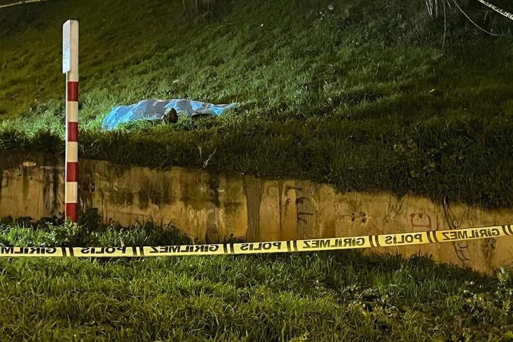 Bayrampaşa'da otoyol kenarında erkek cesedi bulundu