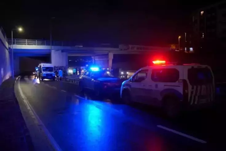 Küçükçekmece'de temizlik aracına çarpan motosikletteki 2 kişi öldü