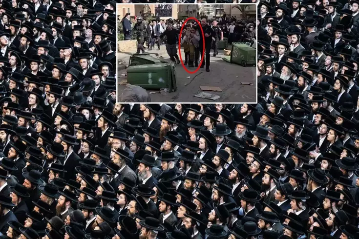 İsrail fena karıştı! 2 kadın polisi kalabalık Haredi grubun elinden zor aldılar
