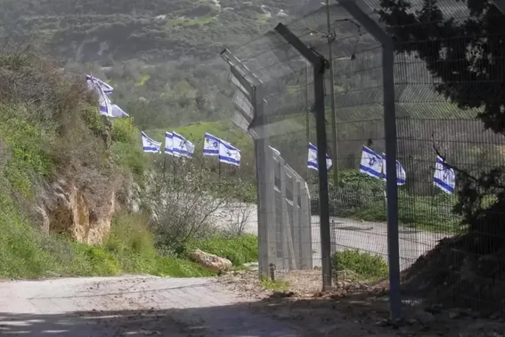Büyük skandal böyle görüntülendi! Bayrakları astıkları yere bakın