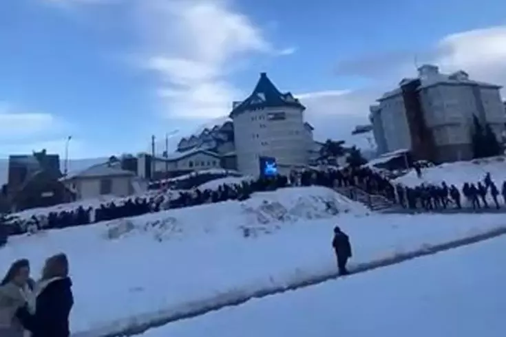 Uludağ'da bahar keyfi kabusla bitti, iniş yolunda 1 kilometrelik kuyruk oluştu