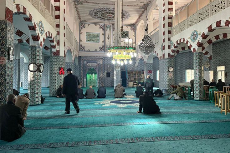 Bir ilimizin camilerinde Hamaney için Kur'an-ı Kerim okundu