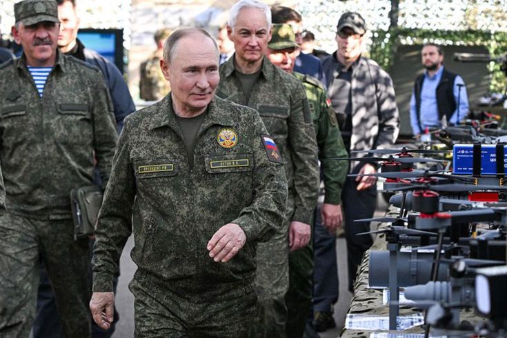 Putin'den savaş alameti gibi hamle: Ordudaki askeri personel sayısını artırdı