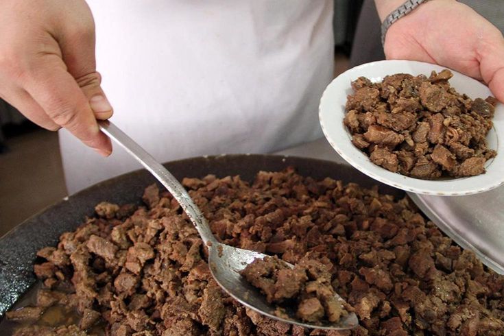 Belediye aşevinde skandal! Kavurmanın içinden yarış atı çipi çıktı