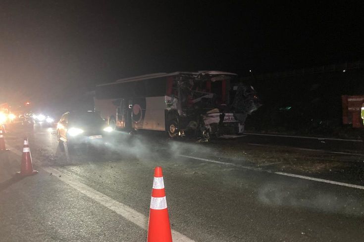 Ankara'da yolcu otobüsü, TIR'a çarptı: 1 ölü, 15 yaralı