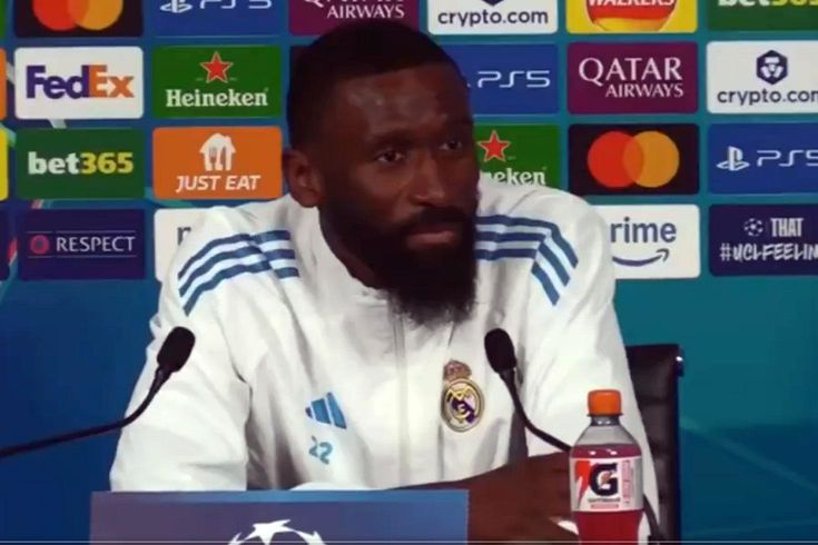 Bir anda yerinden fırladı! Rüdiger'den basın toplantısına damga vuran hareket