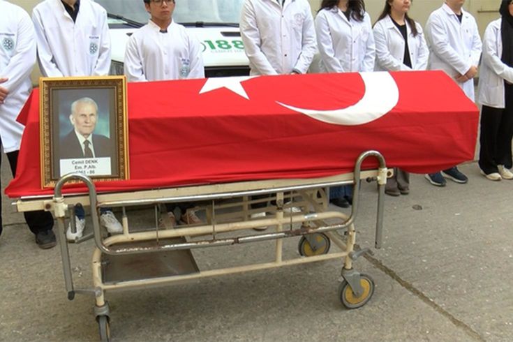Bursa'da 6 yıl tıp eğitiminde kullanılan emekli albayın naaşı ailesine teslim edildi