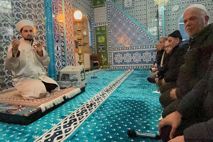 İmamın cemaate telefon tepkisi: Kimisinde 'Bartın çiftetellisi', kimisinde 'Azdavaylı Safiye' çalıyor