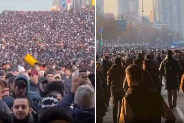 Rusya'da binlerce Müslüman bayram sabahı camilere akın etti