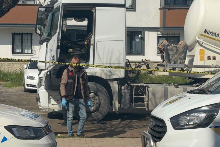 TIR'ın altına saklanarak pusu kuran kasklı katil ağabeyi çıktı