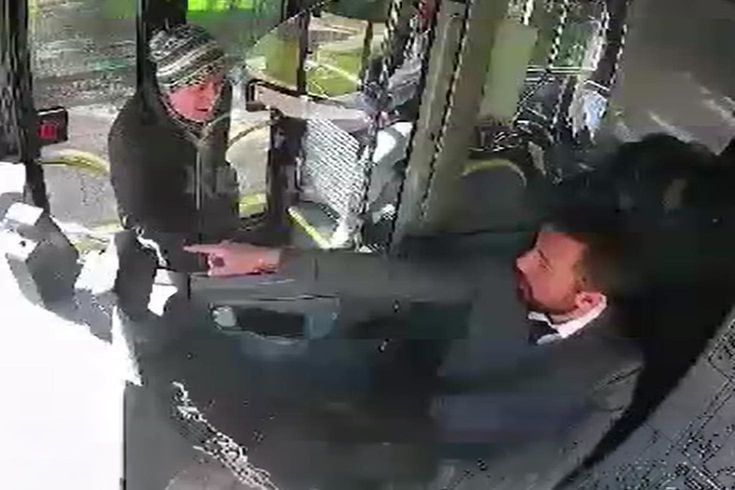 Otobüs şoförü yaptığı hareketle gönülleri fethetti