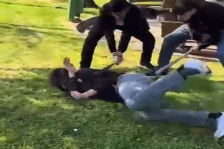 16 yaşındaki çocuk, sokak ortasında demir sopalarla darbedildi