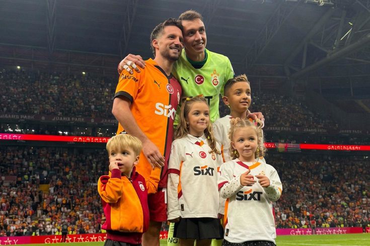 Galatasaray'da eski kaptanlar Muslera ve Mertens dümene geçti