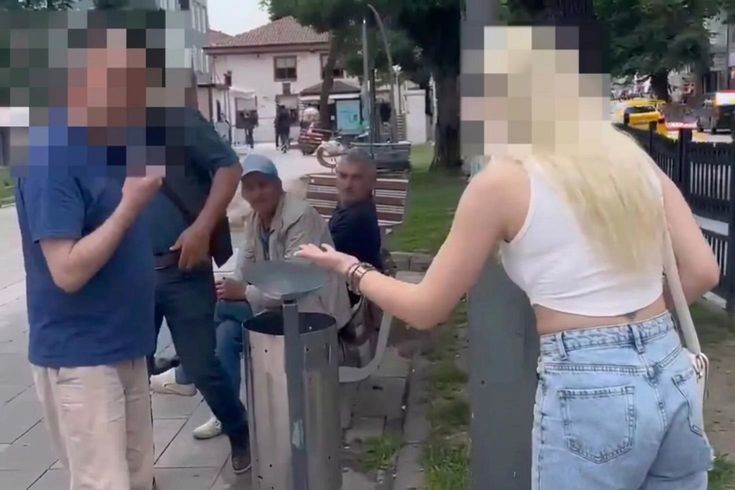 Yaşlı adam, genç kızın kıyafetine laf edince ortalık karıştı