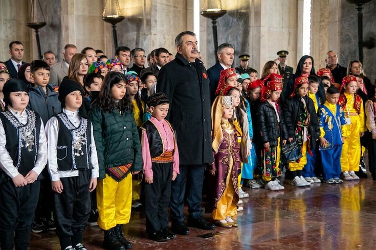 Bakan Tekin 81 ilden çocuklarla Anıtkabir'de: Düşünen, üreten ve değer katan bireyler yetiştiriyoruz