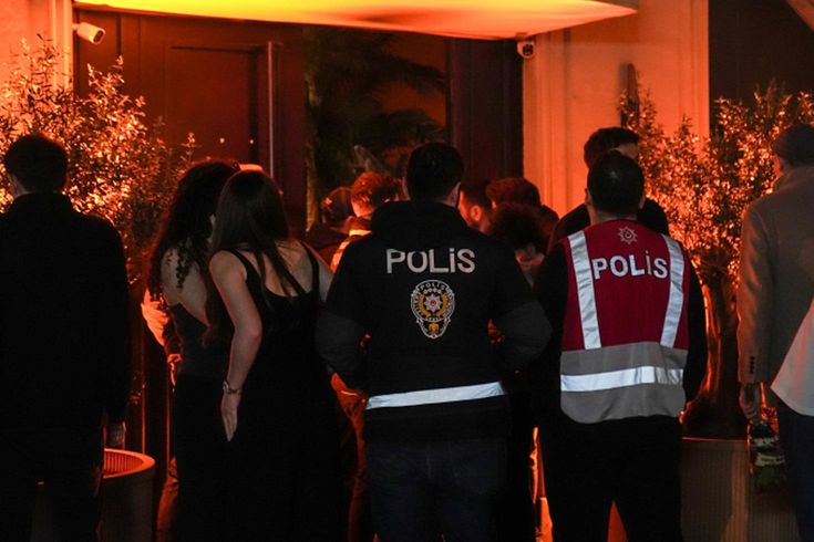 Kadıköy'de 12 mekana baskın! 107 kişiye gözaltı kararı verildi