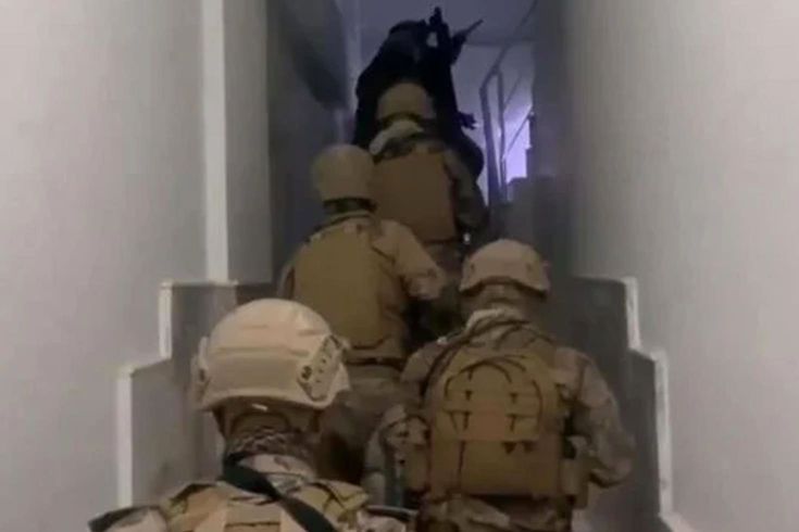 İzmir'de FETÖ operasyonu: 'Emniyet imamının' da olduğu 9 şüpheliye gözaltı