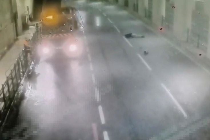 Taksim'de motosikletiyle duvara çarpan Ömer'in hayatını kaybettiği kaza kamerada