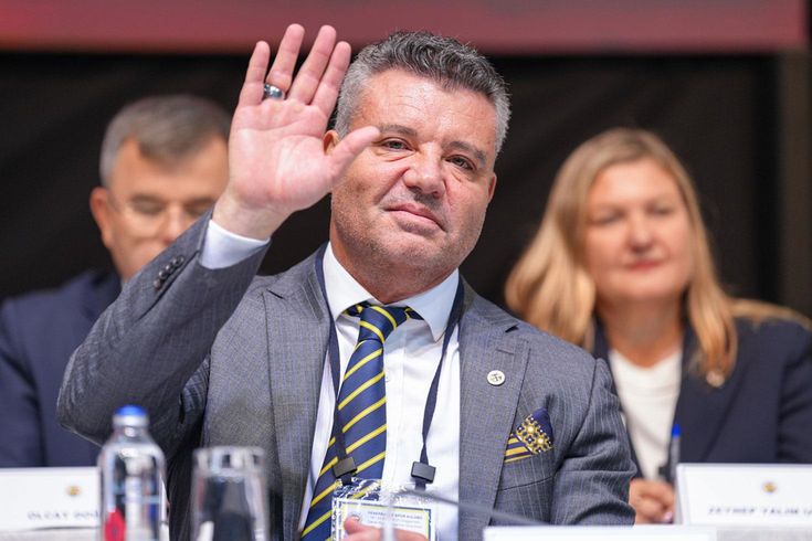 Fenerbahçe'den kadın ve çocuk taraftarlarına jest