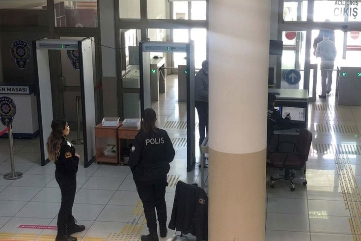 İstanbul Adliyesi'ne uyuşturucuyla girmeye çalışan şüpheli yakalandı