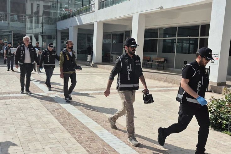 Tepebaşı Belediyesi'ne operasyon: 20 gözaltı