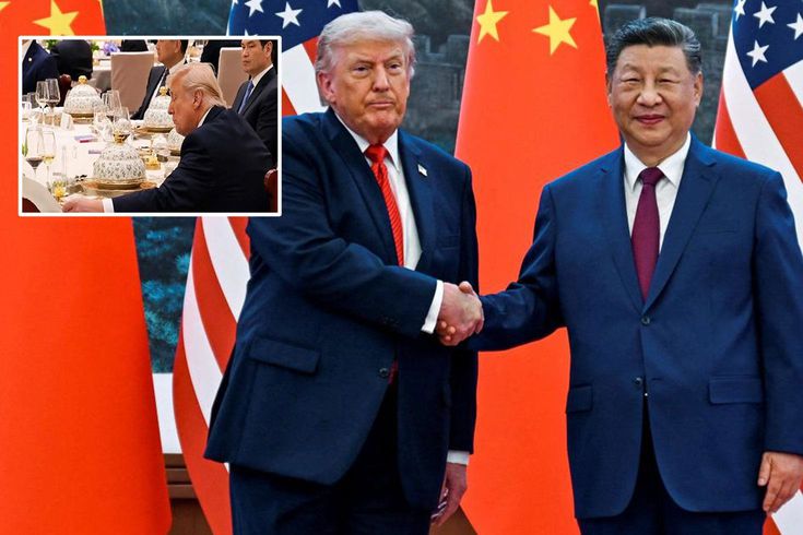 Şi masadan kalktı, Trump dayanamayıp gizlice defterini karıştırdı