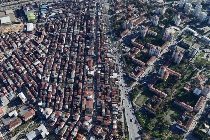 İstanbul'da hayatın iki farklı yüzü aynı karede