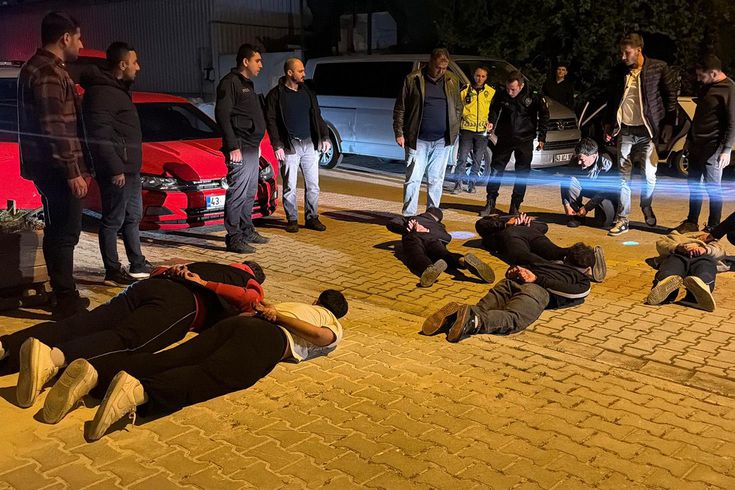 Şehri ayağa kaldırdılar! Art arda ihbarlar geldi, ters kelepçeyle gözaltına alındılar