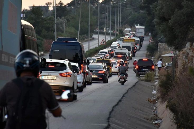 Akın akın geliyorlar! Türkiye'nin gözde tatil ilçesine 24 saatte 20 bin araç giriş yaptı