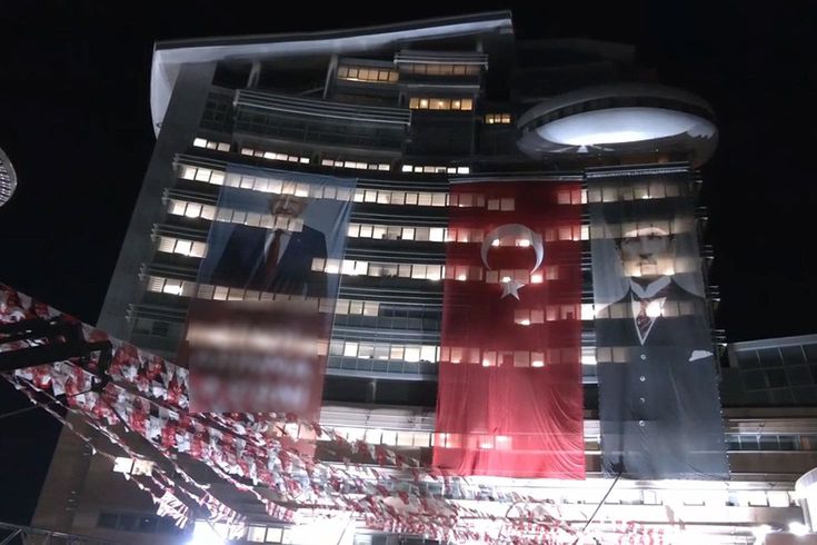 CHP Genel Merkezi'ne Kılıçdaroğlu'nun Şimdi arınma zamanı yazılı posteri asıldı