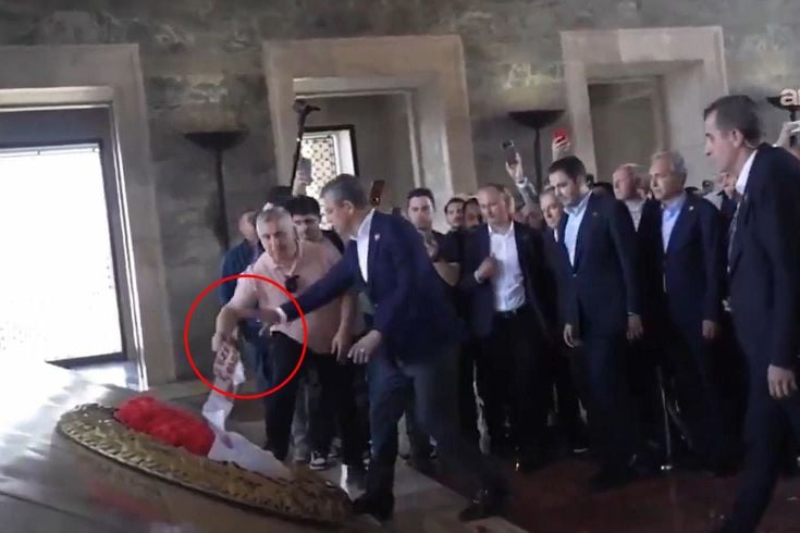 Anıtkabir'de Özgür Özel'e soğuk duş