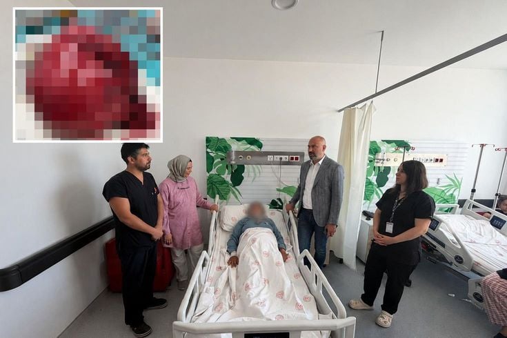 Niğde'de bir hastanın vücudundan 7 kiloluk tümör çıkarıldı
