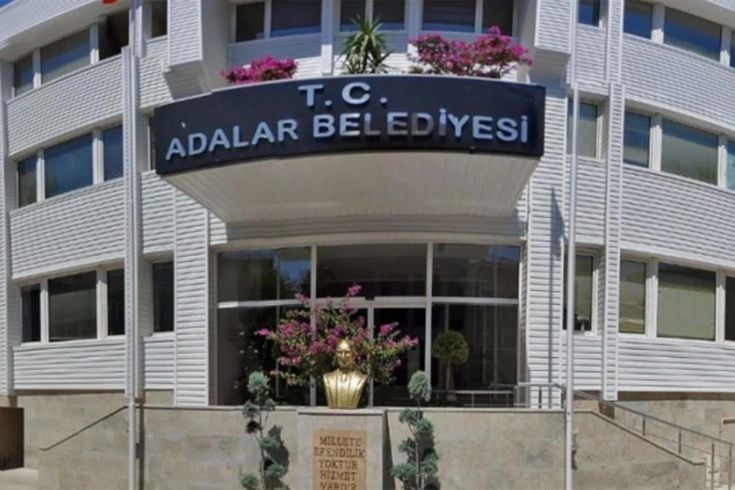 Adalar Belediyesi'ne mali şube baskını: 24 imar dosyasına el konuldu
