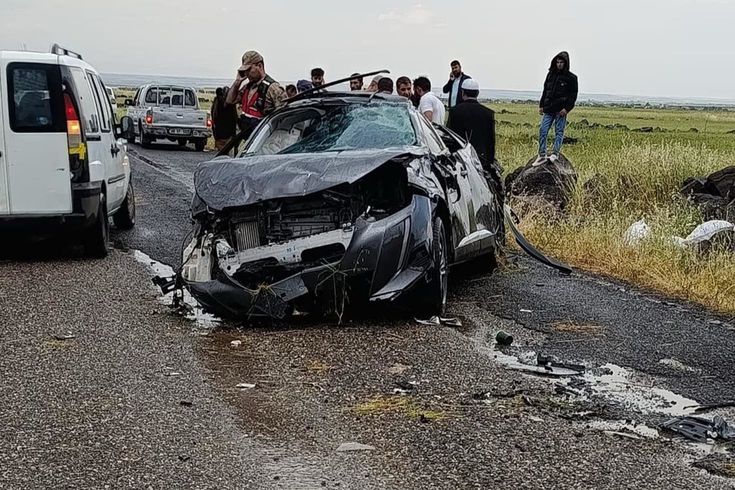 Diyarbakır'da nişan dönüşü kaza: 3 ölü, 1 yaralı
