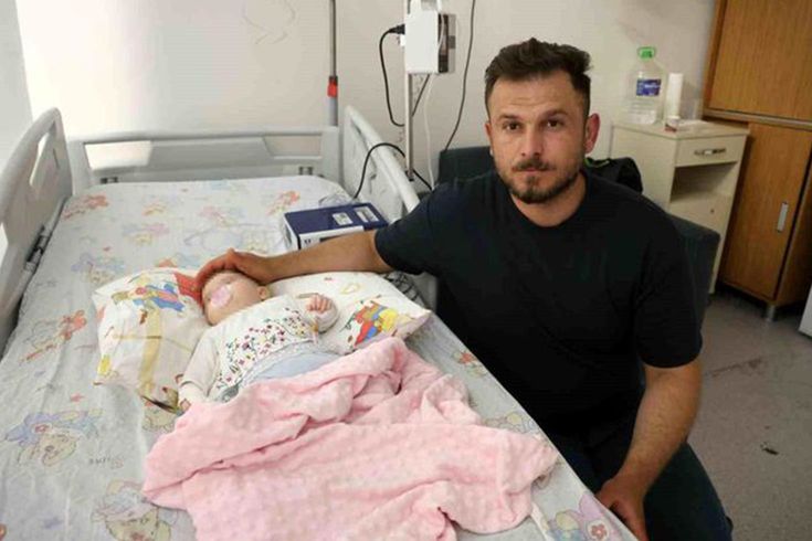 Hatay'da serum çıkarma işlemi esnasında sargıyla birlikte bebeğin parmağı kesildi