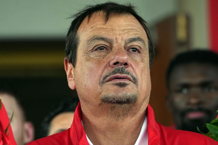 Ergin Ataman, Türkiye'ye hakaret eden Olympiakos taraftarına hadlerini bildirdi
