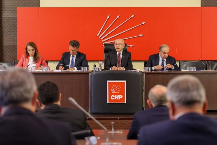 Kılıçdaroğlu geri adım atmadı! PM istifaların gölgesinde toplandı