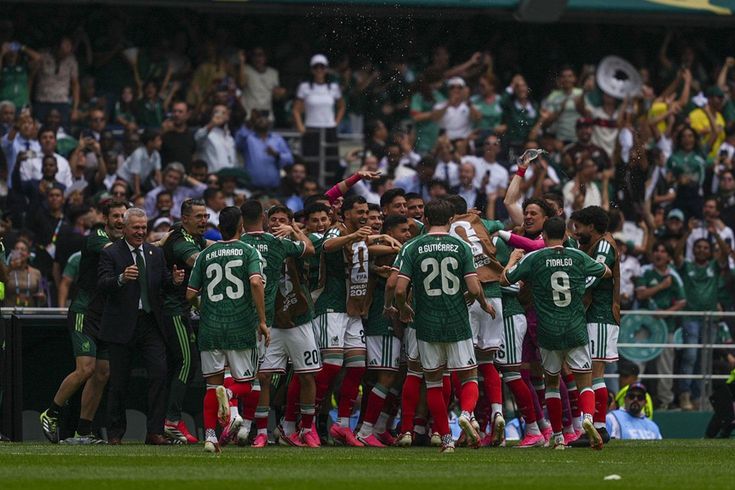 Futbol tarihinde uzun yılların ardından bir ilk! Maç oynanırken reklam arası verildi