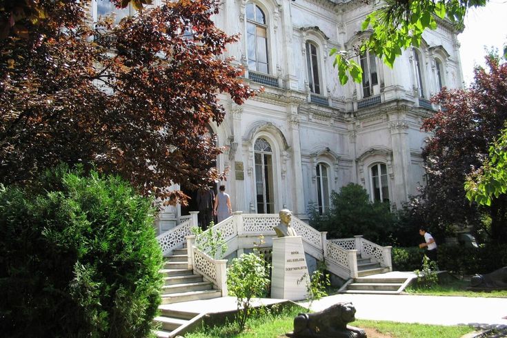 Hababam Sınıfı'nın efsane binası bankacıların yeni genel merkezi oluyor