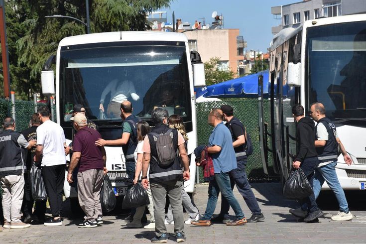 Ege Üniversitesi'ndeki yolsuzluk operasyonunda, eski başhekim ve dekan tutuklandı