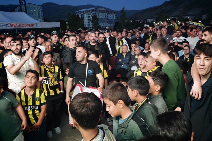 Bitlis Spor, 3'üncü Lig'e yükseldi, taraftarlar sokağa döküldü