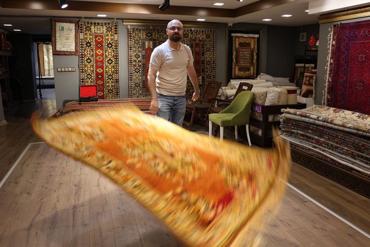 Yere sermeye kıyamıyorlar! Servet değerindeki halıları kasada saklıyorlar