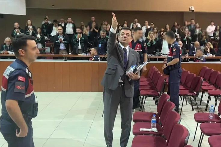 Cumhurbaşkanlığı adaylık ofisi kapatıldı: İmamoğlu adayımız değil