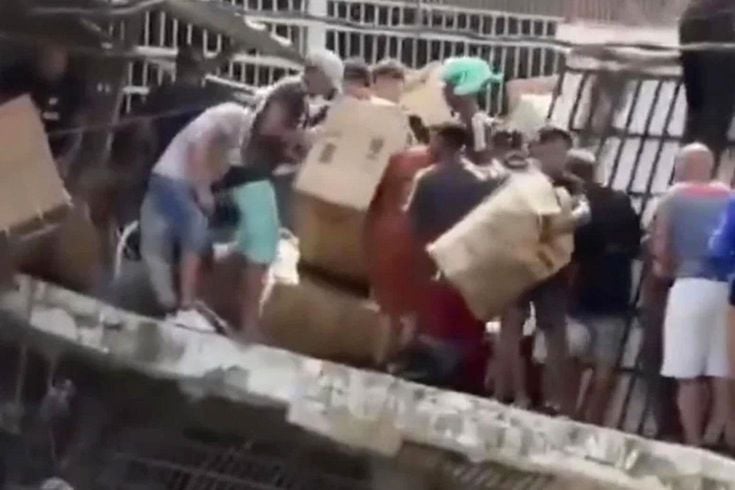 Venezuela’da depremler sonrası sokaklarda yağma başladı