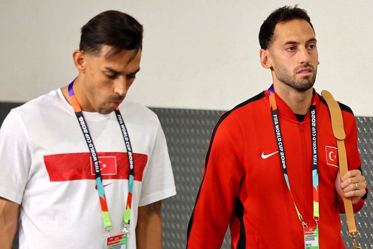 Milli futbolcuların moral bozukluğu suratlarına yansıdı