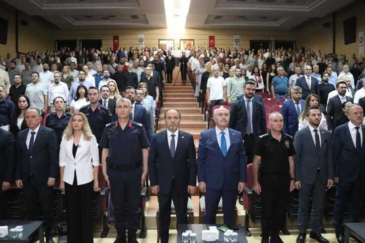 Validen kumar çıkışı: Eşime bile mesaj geliyor