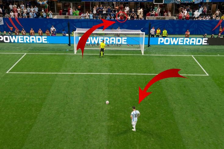 Görüntüdeki ismi hepiniz tanıyorsunuz! Messi penaltıyı kaçırsın diye şekilden şekle girdi