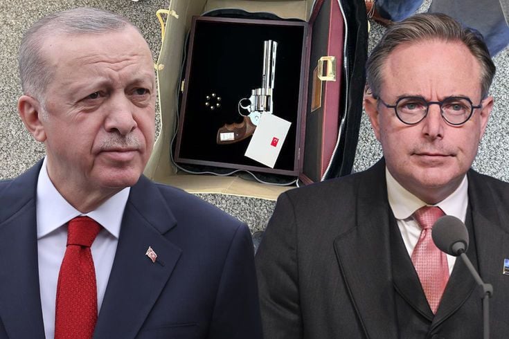 Erdoğan'ın hediyesini ülkesine gidince açtı, ortalık karıştı
